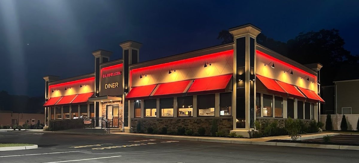 The front of Bandwagon Diner at night